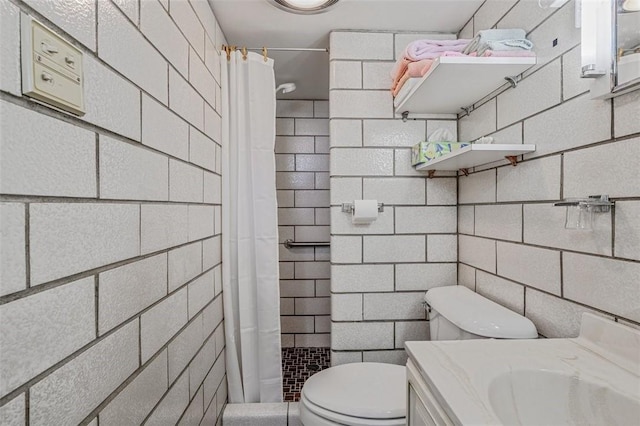 bathroom with a shower with shower curtain, toilet, and vanity