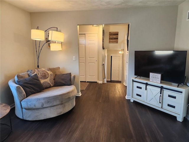 sitting room with visible vents, wood finished floors, and baseboards