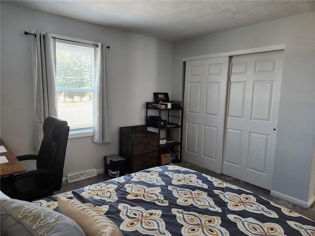 bedroom featuring a closet, visible vents, and baseboards