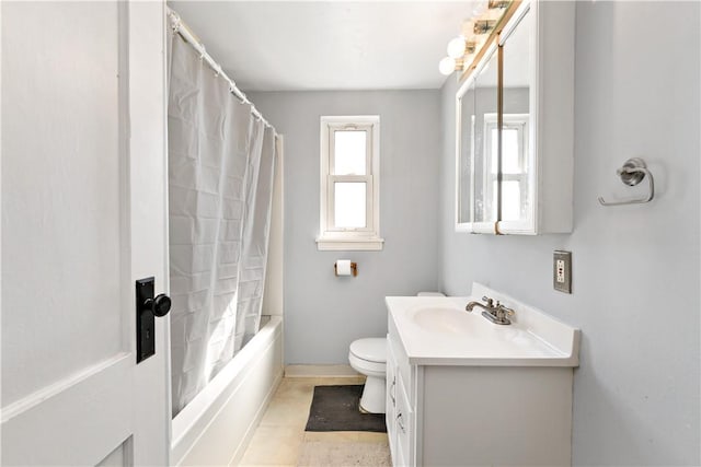 bathroom featuring baseboards, shower / tub combo, toilet, and vanity