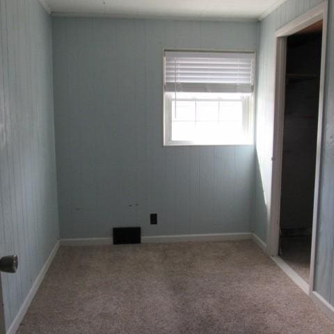 unfurnished room featuring carpet floors