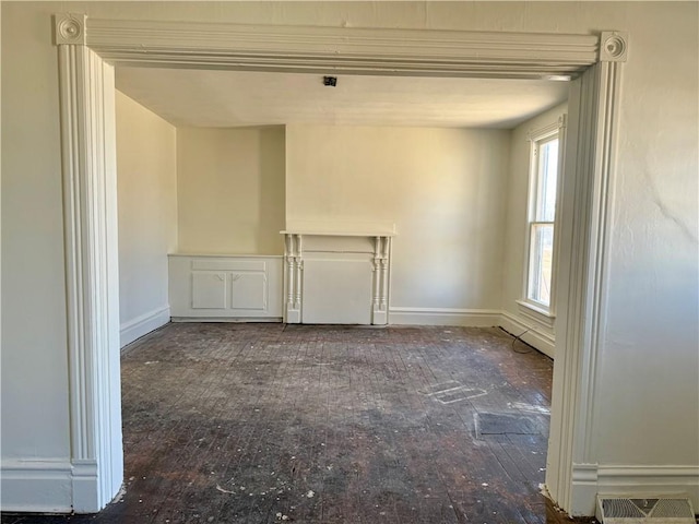 empty room featuring visible vents and baseboards