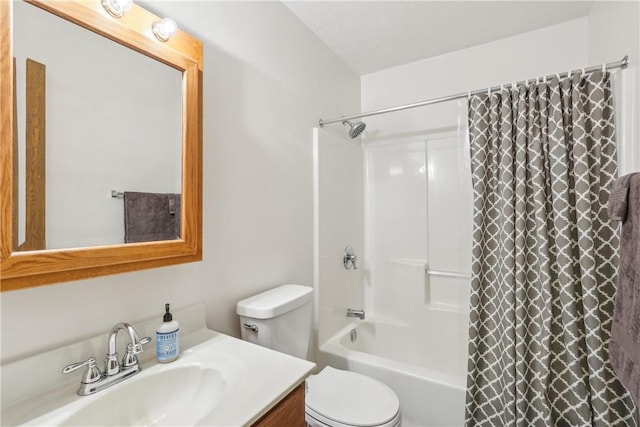 bathroom with toilet, vanity, and shower / bath combo