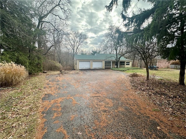 view of front of home featuring a garage and driveway