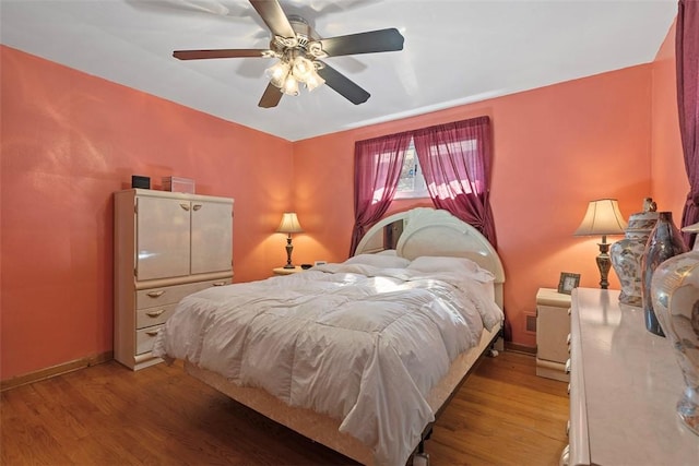 bedroom featuring light wood-style floors and ceiling fan