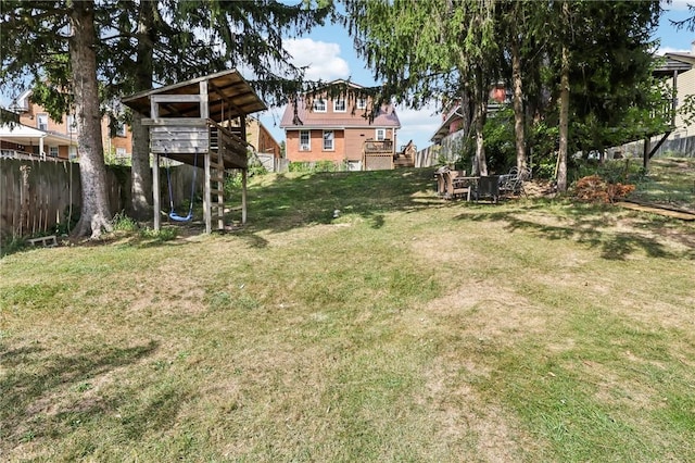 view of yard featuring fence