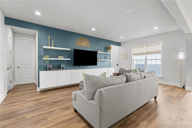 living area with recessed lighting, light wood-type flooring, and baseboards