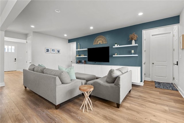 living area featuring recessed lighting, light wood-style floors, and baseboards