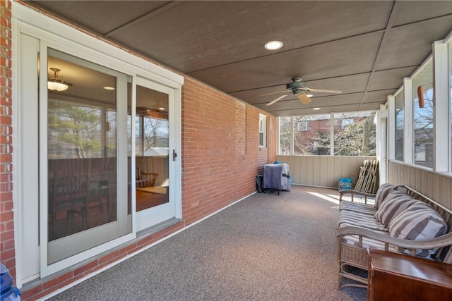 sunroom featuring a ceiling fan