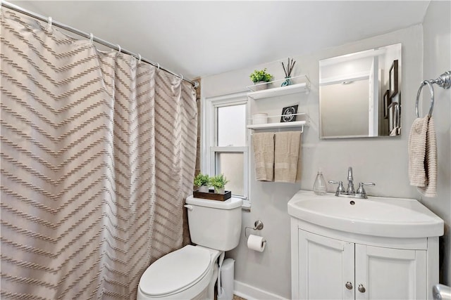 full bath with curtained shower, toilet, and vanity