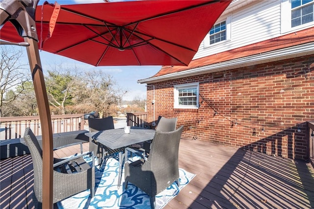 deck with outdoor dining space