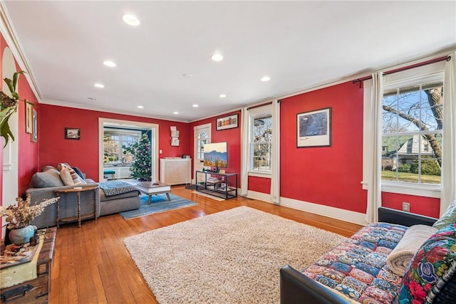 living area featuring crown molding, hardwood / wood-style flooring, recessed lighting, and baseboards