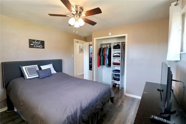 bedroom featuring ceiling fan, a closet, baseboards, and wood finished floors