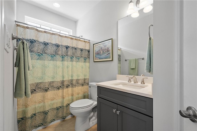 full bathroom featuring curtained shower, toilet, and vanity