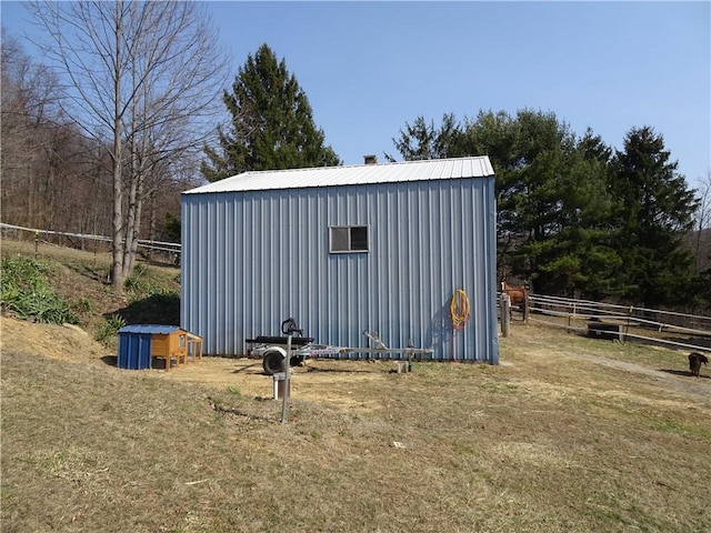 view of outdoor structure with an outdoor structure and fence