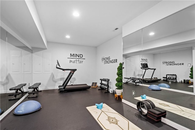 exercise area with visible vents, recessed lighting, and baseboards