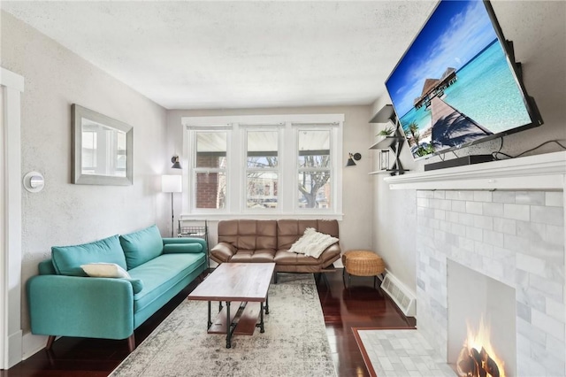 living room with visible vents, baseboards, and wood finished floors