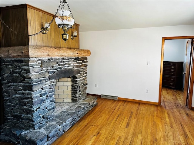 details with visible vents, baseboards, and wood finished floors