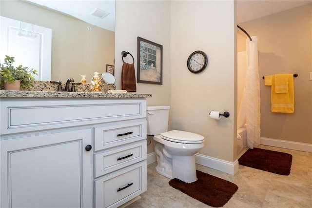 bathroom with shower / bathtub combination with curtain, visible vents, toilet, baseboards, and vanity