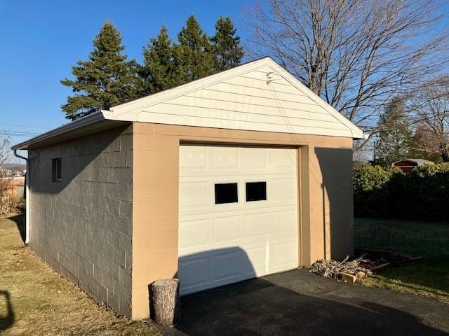 view of detached garage