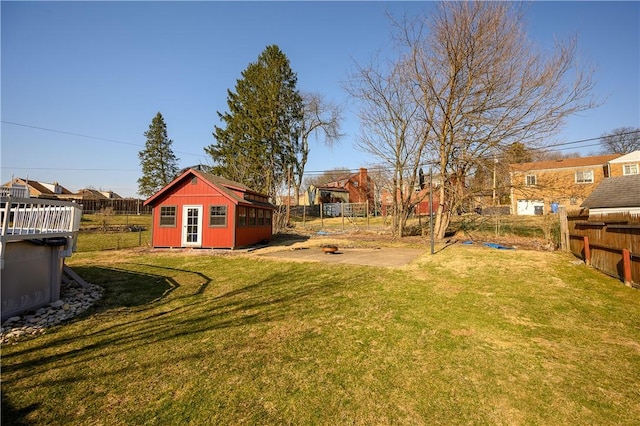 view of yard featuring an outbuilding and fence