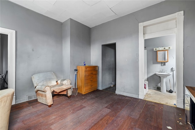 living area featuring visible vents and hardwood / wood-style floors