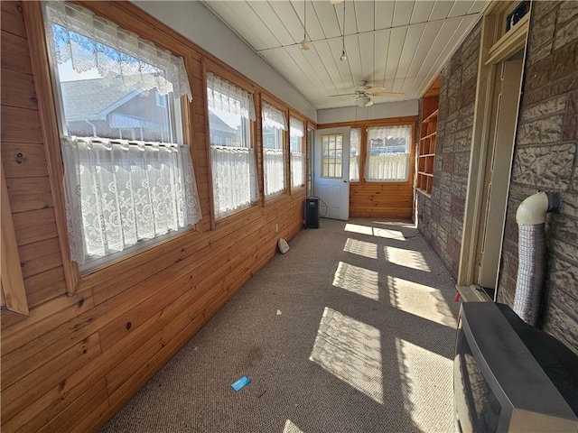 sunroom featuring a ceiling fan