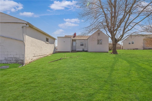 back of house featuring a yard