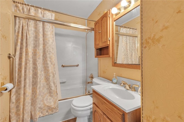 full bathroom featuring wallpapered walls, toilet, vanity, and shower / bath combo