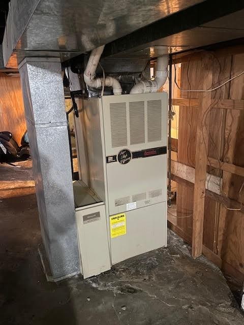 1602 Ross Hill Rd, Patterson Twp, PA 15010 - utilities featuring heating unit