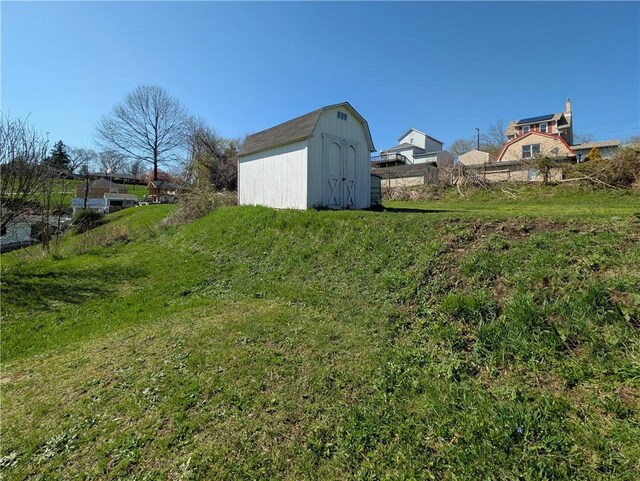 1602 Ross Hill Rd, Patterson Twp, PA 15010 - view of yard with an outdoor structure and a storage unit