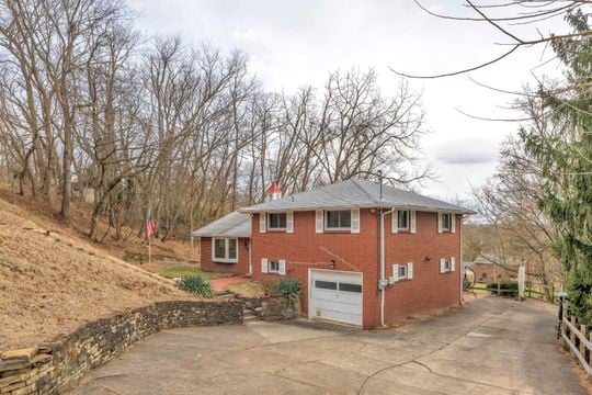 612 Orchard Hill Dr, Ohara, PA 15238 - photo 7