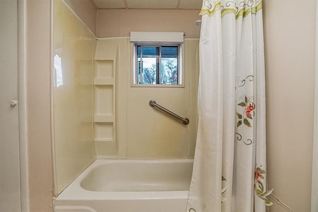 bathroom featuring shower / tub combo with curtain