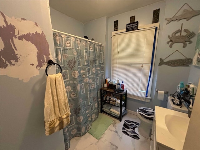 319 Cedar Ave, Sharon, PA 16146 - full bath with vanity, curtained shower, toilet, and marble finish floor