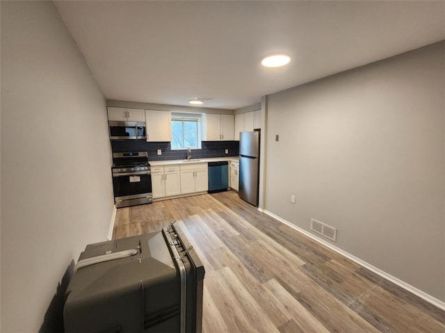 60 Broadhead Ave, Crafton, PA 15205 - kitchen with tasteful backsplash, visible vents, light countertops, stainless steel appliances, and a sink