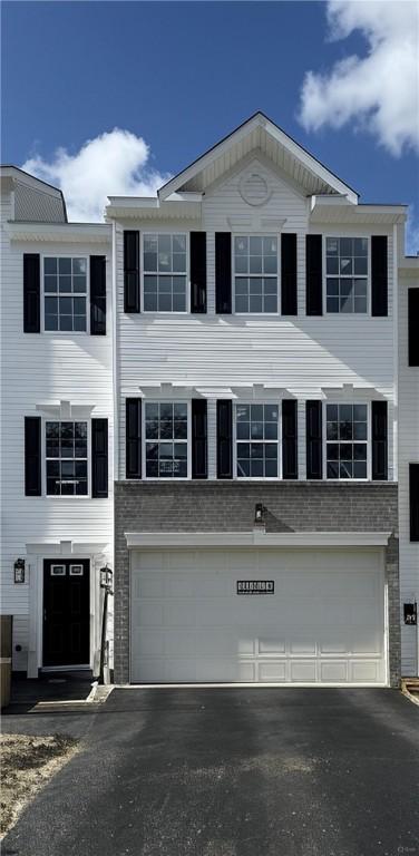 177 Lockheed Dr, Moon/Crescent Twp, PA 15108 - photo 1