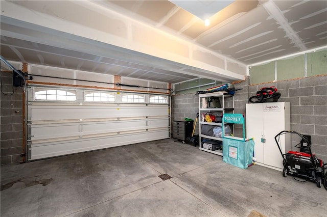 garage featuring concrete block wall