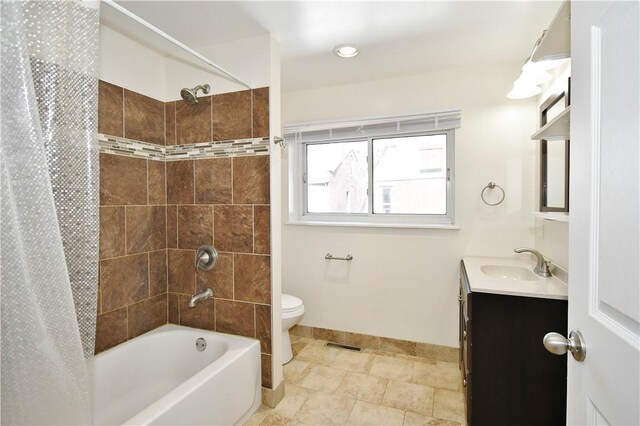 full bath with visible vents, shower / bath combo with shower curtain, toilet, baseboards, and vanity