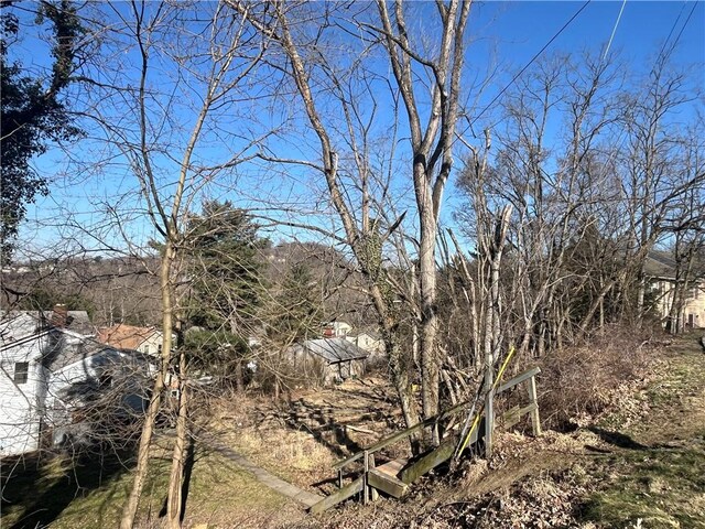 Listing photo 3 for 325 Glaser Ave Unit B, Bellevue PA 15202