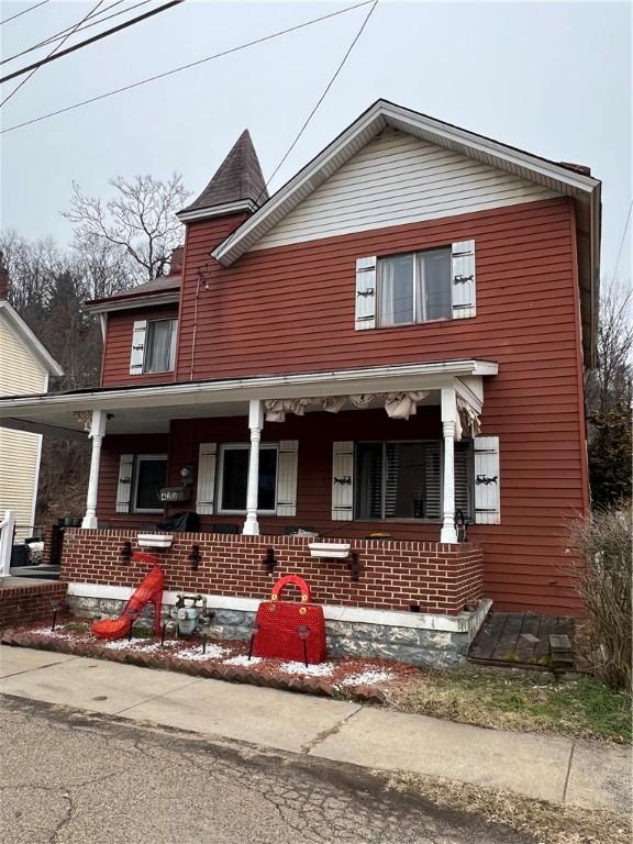 view of front of home featuring covered porch