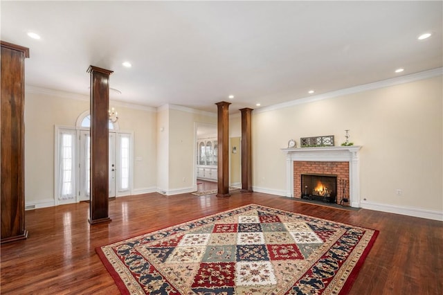 living room with recessed lighting, crown molding, baseboards, and wood finished floors