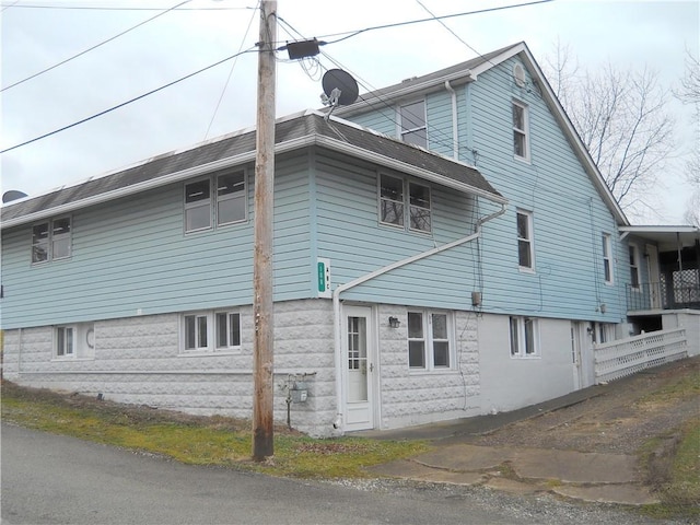 view of home's exterior