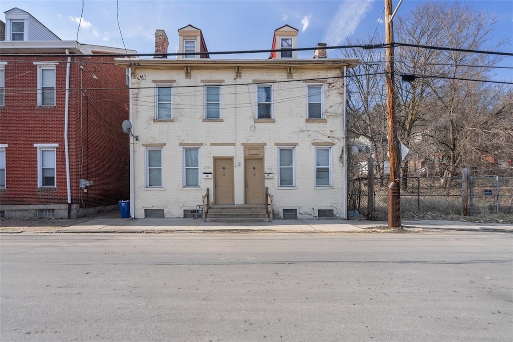 view of front of house featuring fence