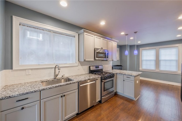 3361 Portola Ave, Observatory Hill, PA 15214 - kitchen with appliances with stainless steel finishes, a peninsula, backsplash, dark wood-style floors, and recessed lighting