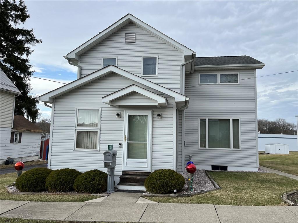 206 Horatio St, Punxsutawney Area School District, PA 15767 - traditional-style home with entry steps and a front lawn