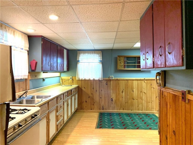 406 Peach St, City Of But Ne, PA 16001 - kitchen with white gas stove, light wood-style floors, a sink, a wainscoted wall, and a drop ceiling