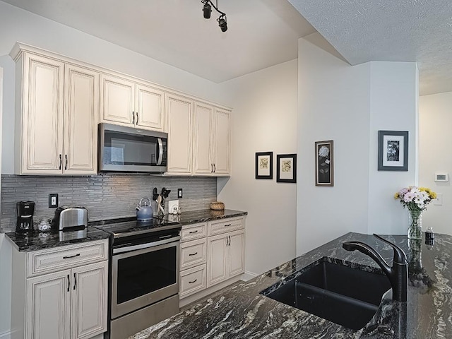 232 Adams Pointe Blvd Unit 6, Adams Twp, PA 16046 - kitchen with stainless steel appliances, a sink, tasteful backsplash, and dark stone counters