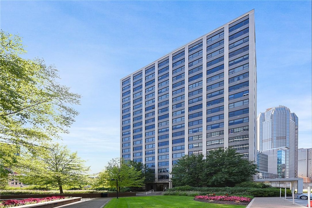 112 Washington Pl Unit 5G, Downtown Pgh, PA 15219 - view of property with a view of city