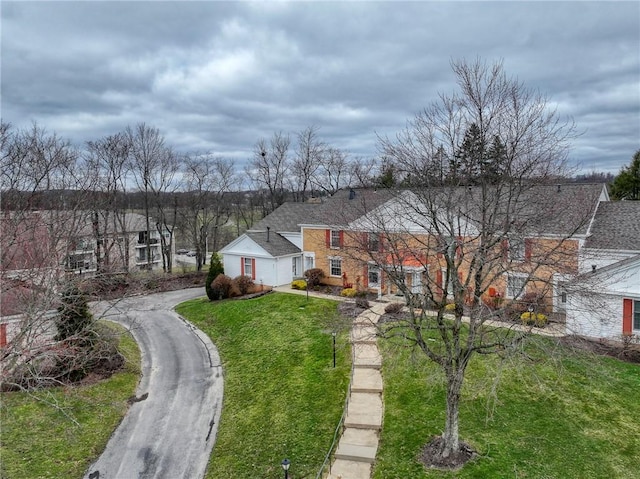 view of front of property with a front yard