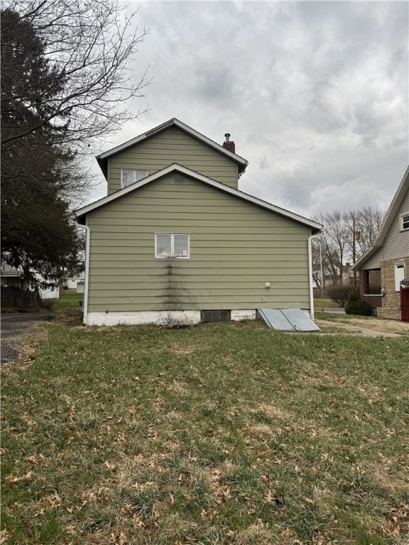 1224 Finch St, New Castle/4Th, PA 16101 - view of side of property with a lawn and a chimney